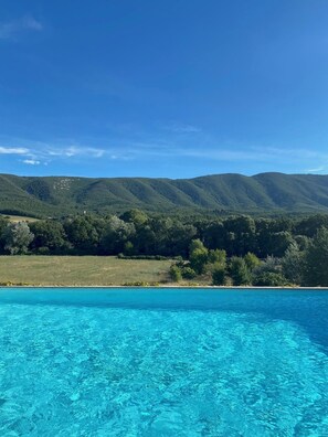 Outdoor pool - Lavender, Luberon view, swimming pool, AC : Villa Mas du Luberon 15 km from Apt (Céreste)