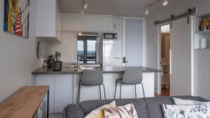 Basic Studio, 1 Queen Bed | Private kitchen - Centrally Located Light-filled Studio w/ Parking (Auckland)