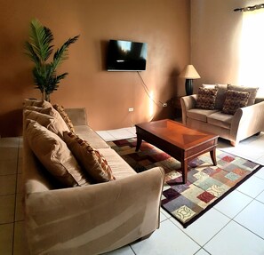 Smart TV - 5 minutes from Capital and FREE parking, 2 - Bdrm 2Bth (Road Town)
