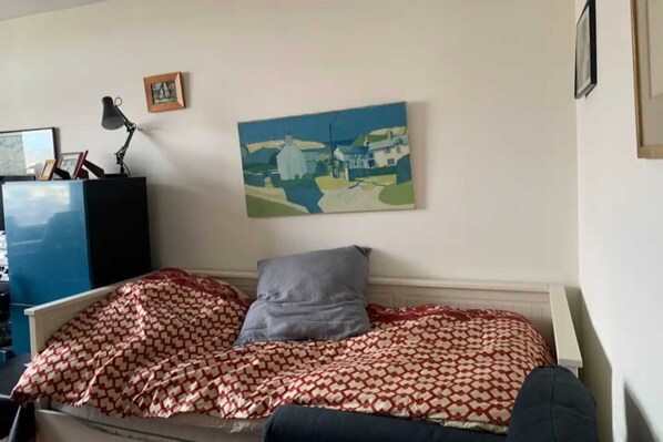 Basic Apartment, Multiple Beds | 2 bedrooms, laptop workspace, iron/ironing board, bed sheets