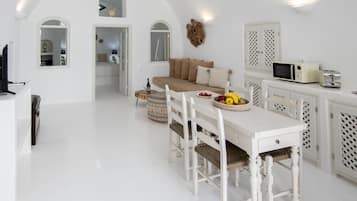 Luxury-Villa, 2 Schlafzimmer, Whirlpool, Meerblick | Essbereich im Zimmer