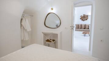 Villa de lujo, 2 habitaciones, hidromasaje, vista al mar | 2 habitaciones y caja de seguridad en la habitación