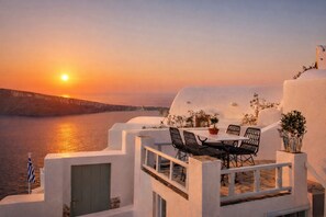 Luxe villa, 2 slaapkamers, bubbelbad, uitzicht op zee | Terras