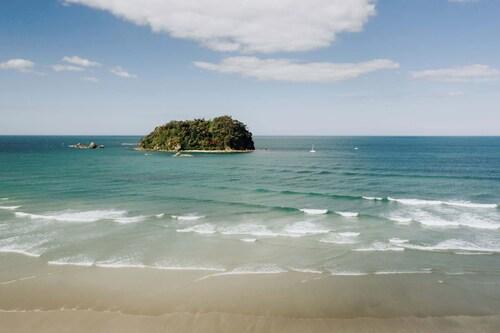 A strand Of Paradise, Oceanside & Views with pool