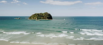 A strand Of Paradise, Oceanside & Views with pool