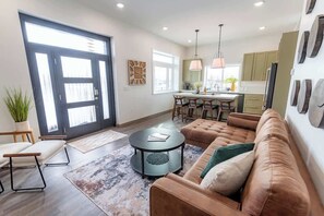 TV, fireplace, offices - Palmer Mountain View Stay • Luxury Soaking Tub (Palmer)