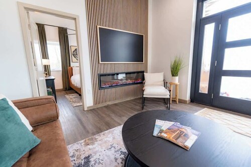 Palmer Mountain View Stay • Luxury Soaking Tub