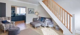Host & Stay | No 8