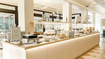 Daily buffet breakfast (EUR 13.5 per person)