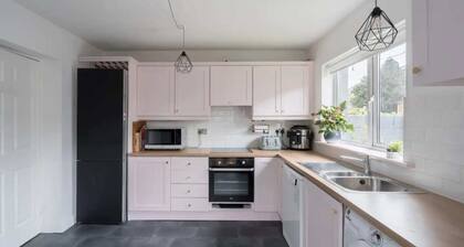 Welcoming 4BD House With Garden in Dublin