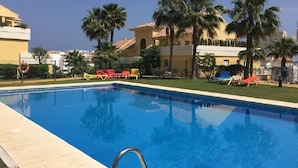 Pool - Estepona, well located apartment close to the beach and marina (Estepona)