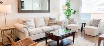 Cute 2 BR Condo Downtown Homewood