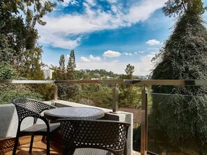 Outdoor dining - Beautiful 3-storey Apartment (Kigali)