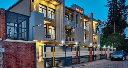 Beautiful 3-storey Apartment