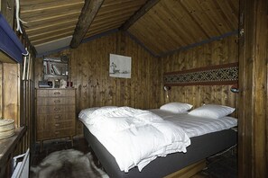4 Schlafzimmer, Bügeleisen/Bügelbrett