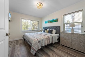 3 bedrooms, iron/ironing board, free WiFi, bed sheets - Sandy Cheeks: Ground-level home with plunge pool. Close to pier, park, & Bay! (Anna Maria)