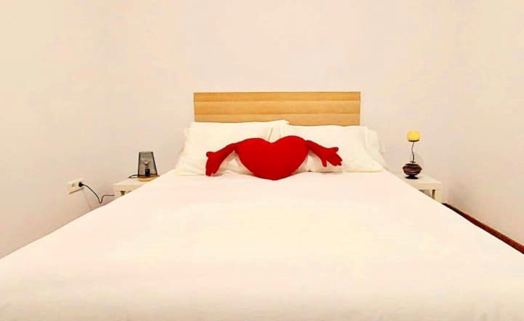 2 slaapkamers, een bureau, een strijkplank/strijkijzer, gratis wifi