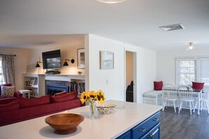 TV - Renovated three bedroom home located in desirable Bayside Neighborhood! (Dennis)
