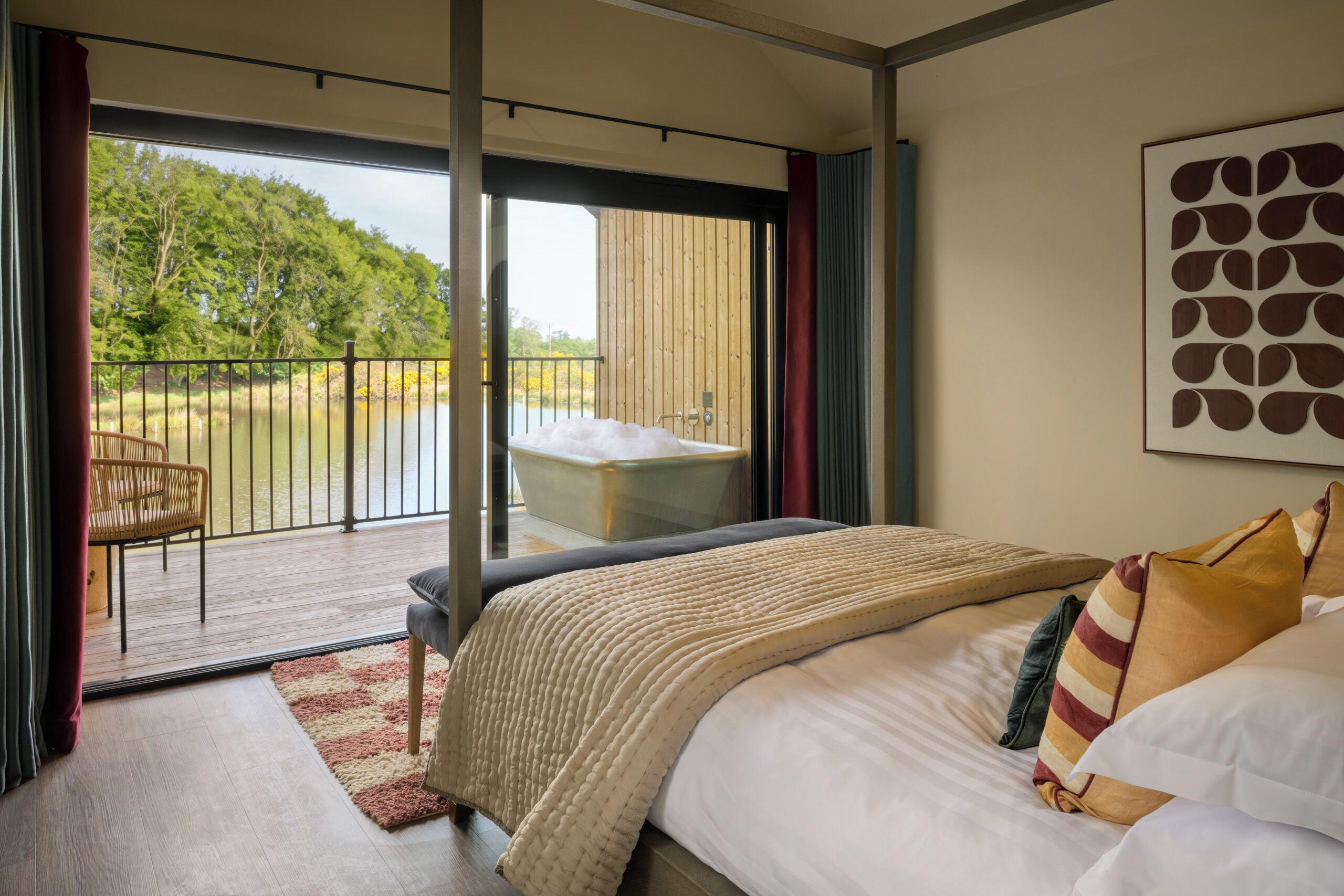 Comfort-Ferienhütte | Hochwertige Bettwaren, Pillowtop-Betten, individuell dekoriert
