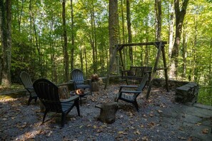 Property grounds - Woodsy Retreat-2 Bedroom cabin (Maggie Valley)