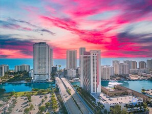 Exterior - Unique Apartment 1BR w/Amenities (Hallandale Beach)