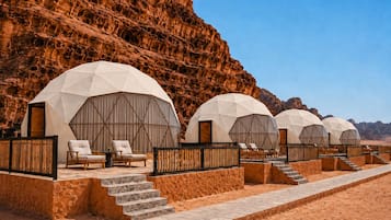 واي فاي مجانًا وملاءات أسرّة