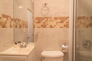 Leilighet, 2 soverom | Bad | Håndklær