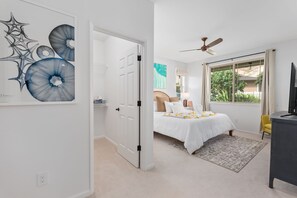 4 bedrooms, desk, iron/ironing board, travel crib - @ Marbella Lane - Pōmaika'i Ocean Love Paradise (Waianae)