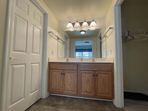 Bathtub - 14080 Mountain View | First Floor Condo! (Mercersburg)