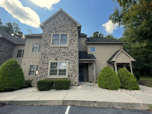 Exterior - 14080 Mountain View | First Floor Condo! (Mercersburg)