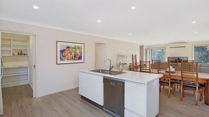Dining - 48 Oceanview Drive- Comfortable home (Bermagui)