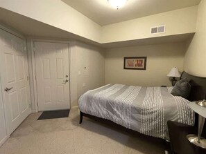 1 bedroom, WiFi, bed sheets - 14100 Northern Lights #16 | Slope Side Studio! (Mercersburg)