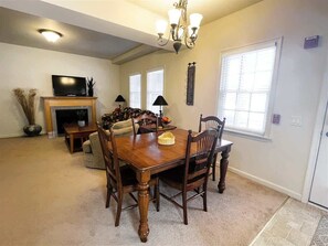 Dining - 14175 Northern Lights Drive, #6 | Slope Side Condo (Mercersburg)