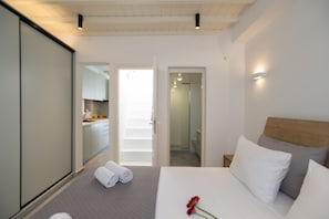 3 chambres, coffre-fort, fer et planche à repasser, lit de bébé portatif