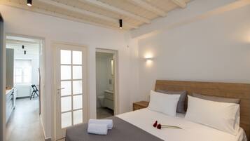 3 bedrooms, in-room safe, iron/ironing board, travel crib