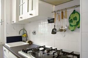 Refrigerador, horno, parrilla de estufa y lavavajillas
