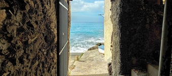 Apartment 'Lo Scoglio' with Private Garden and Wi-Fi