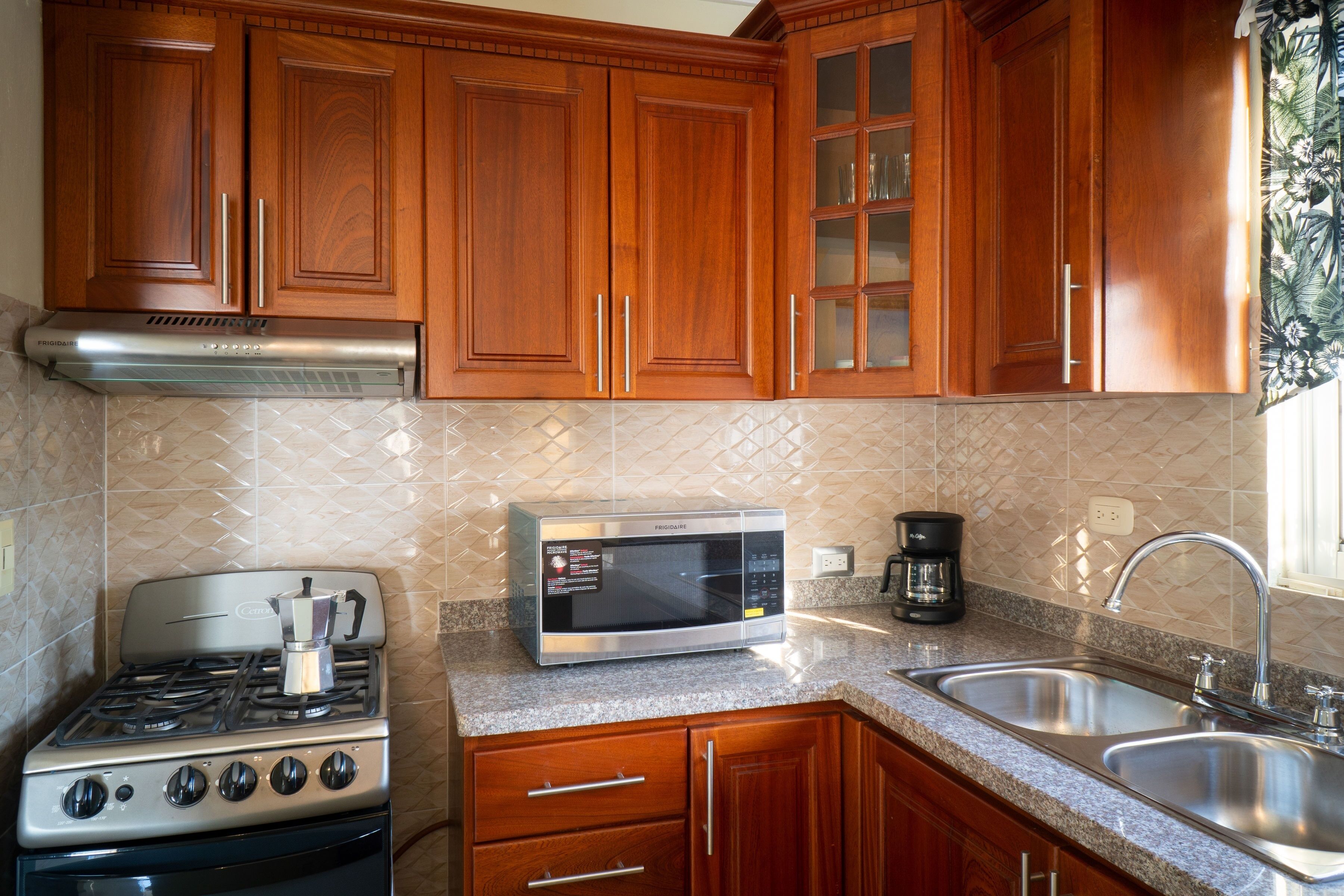 Apartamento, 2 quartos | Cozinha privada | Geladeira, fogão, cafeteira/chaleira