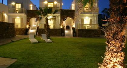 'Ninemia Suites Tinos Superior 102' mit Gemeinschaftspool, WLAN und Klimaanlage