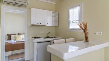 Fridge, stovetop, cookware/dishes/utensils