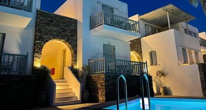 'Ninemia Suites Tinos Grand 105' mit gemeinsamem Pool, WLAN und Klimaanlage
