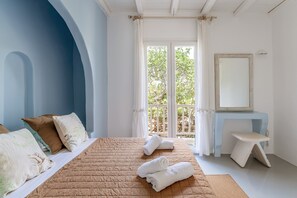 1 bedroom, free WiFi, bed sheets, wheelchair access - Apartment In A Hotel 'Ninemia Suites Tinos Grand 104' with Shared Pool, Wi-Fi and Air Conditioning (Kionia)