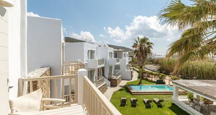 'Ninemia Suites Tinos Grand 204' avec piscine partagée, Wi-Fi et climatisation