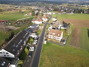 Exterior - Vacation apartment in the Fichtelgebirge - near the ski slope with balcony & free parking (Mehlmeisel)