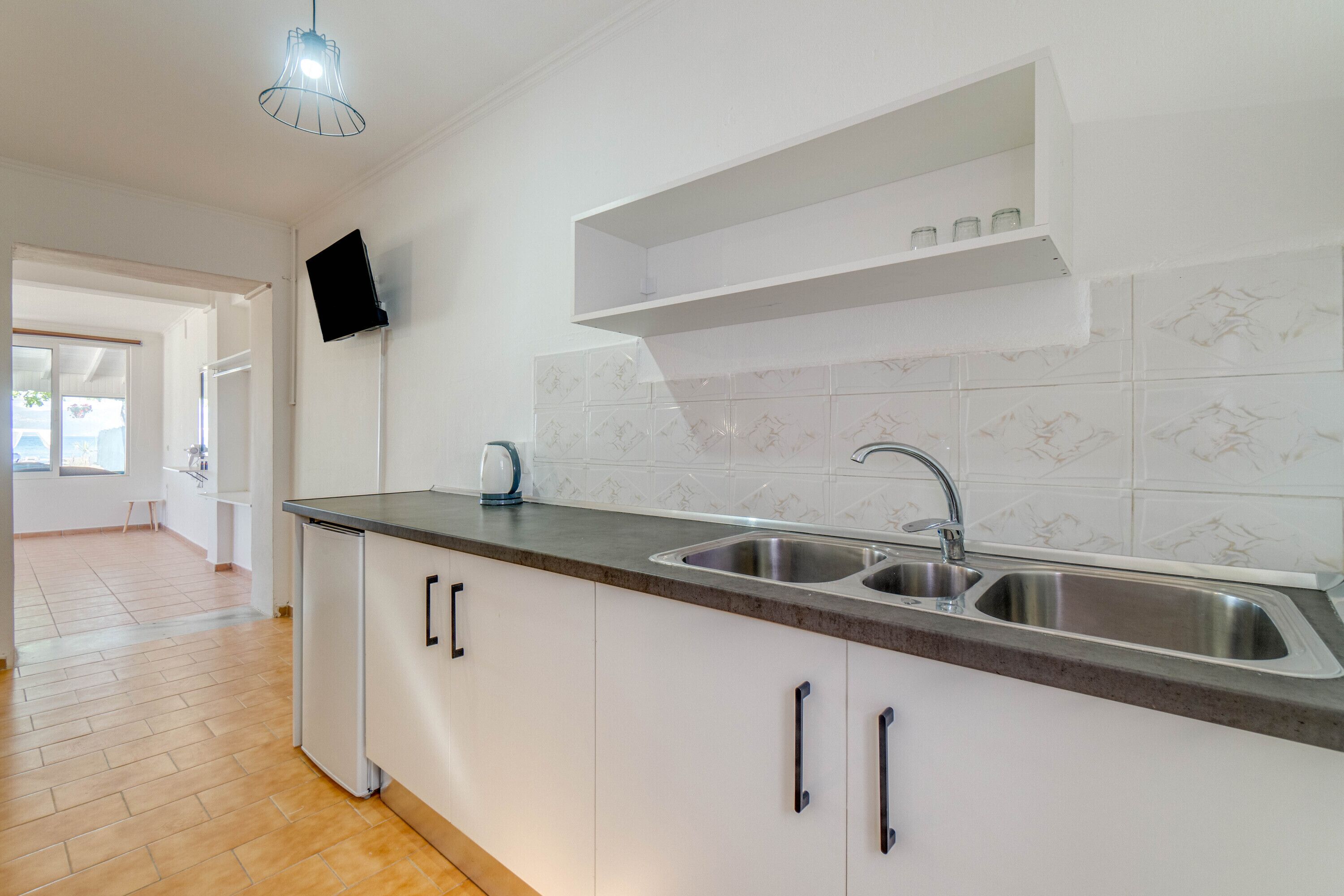 Køleskab, ovn, kogeplade, kaffe-/temaskine