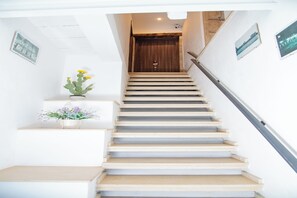 Perhestudio, meren rannalla (Xenia Home 200m From Sea) | Portaikko