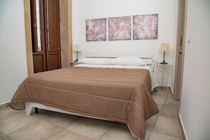 Family Studio, Sea Facing (Selene Home 200m from sea)