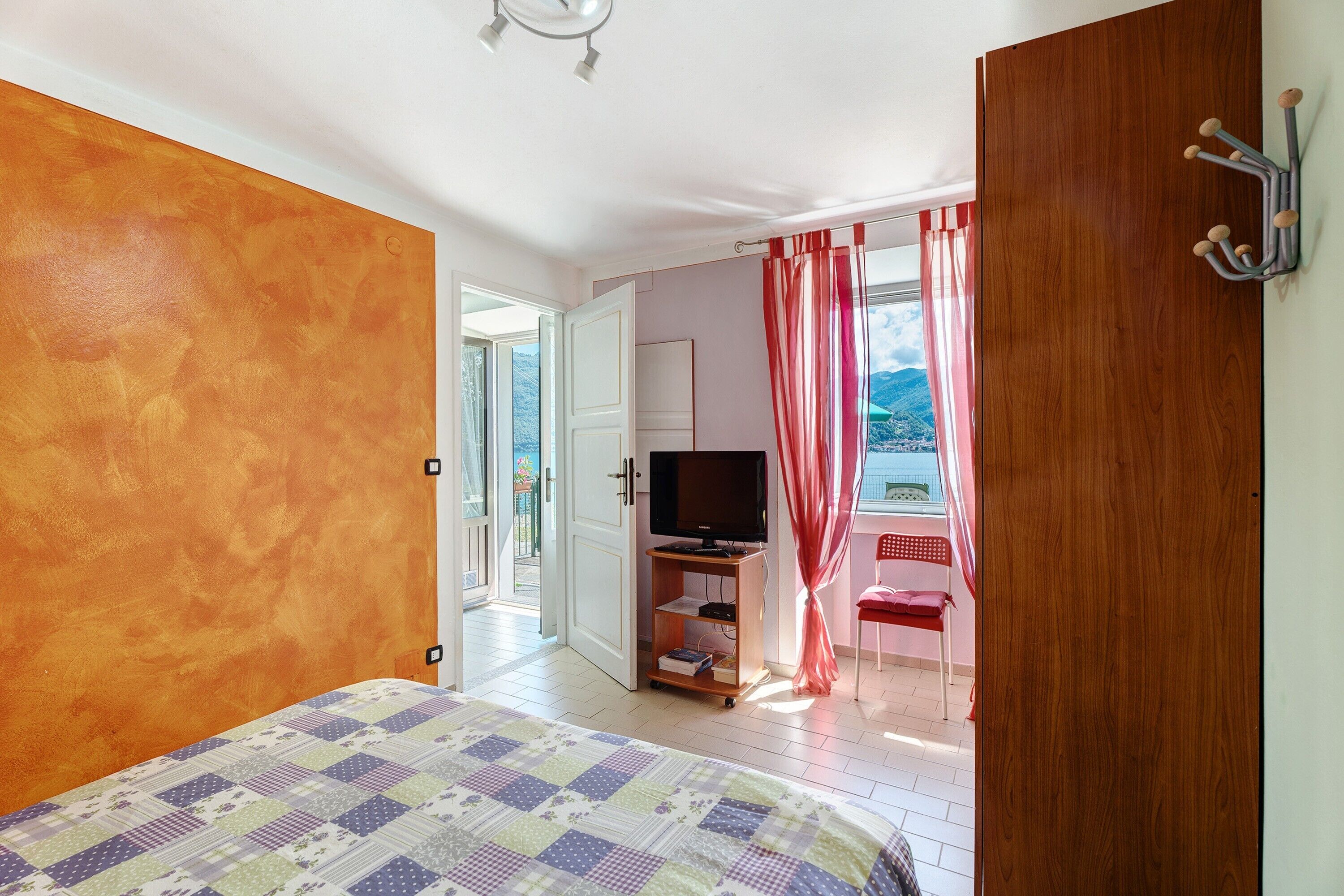 1 camera, Wi-Fi gratuito, lenzuola