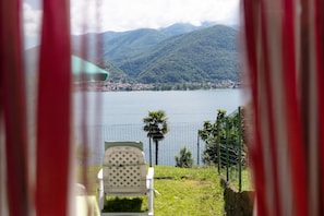 Property grounds - Holiday Home 'Vanni's House' with Lake View, Private Garden and Wi-Fi (Cannobio)