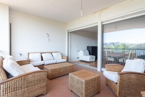 TV - Villa "Villetta Lepore" with Private Terrace, Balcony & Wi-Fi (Molfetta)